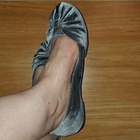 Women's Flats pre-owned still lots of life left gray - Picture 4 of 7